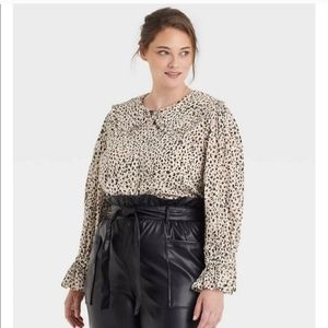 Who What Wear Peter Pan statement Collar  blouse  with ruffled sleeves